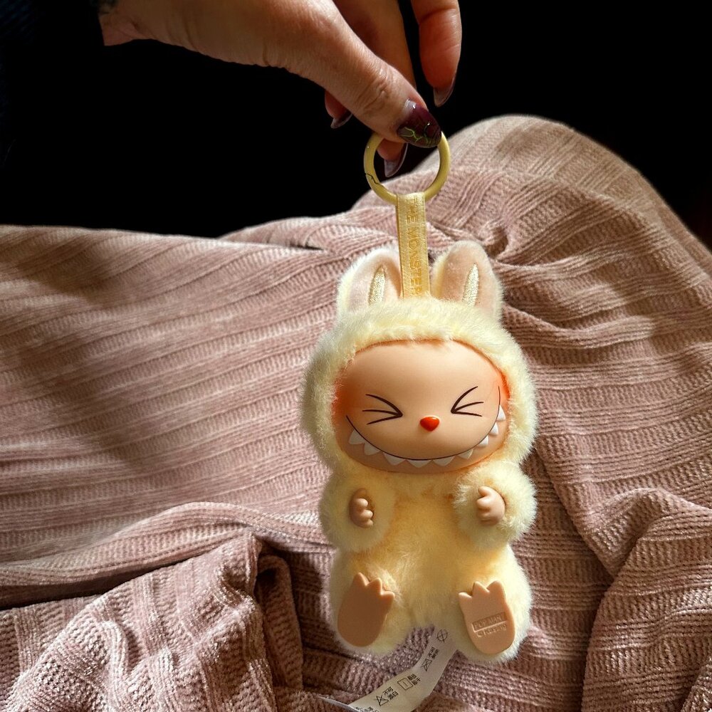 Labubu (Have A Seat) - Sisi